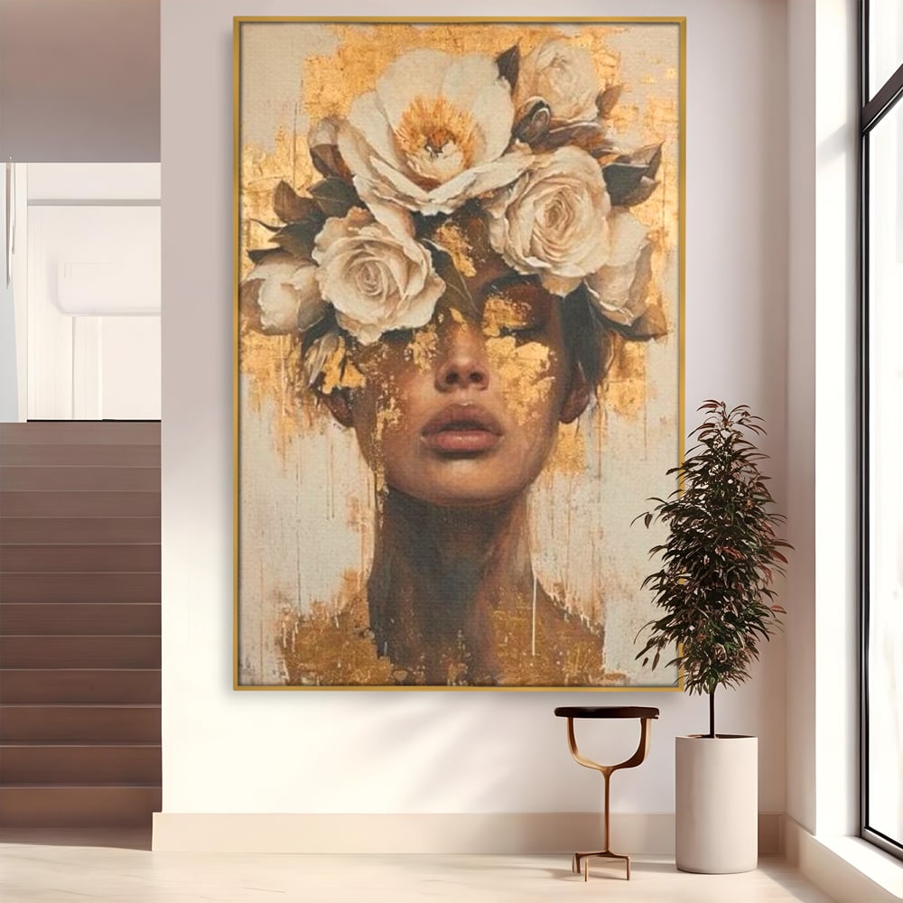 Tablou canvas cu portret feminin cu foita de aur si flori, in rama de aluminiu auriu